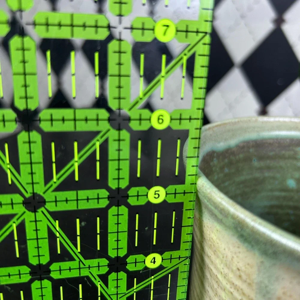 Studio‎ Pottery Raised Floral Medallion Speckled Glaze Cream and Green Stoneware